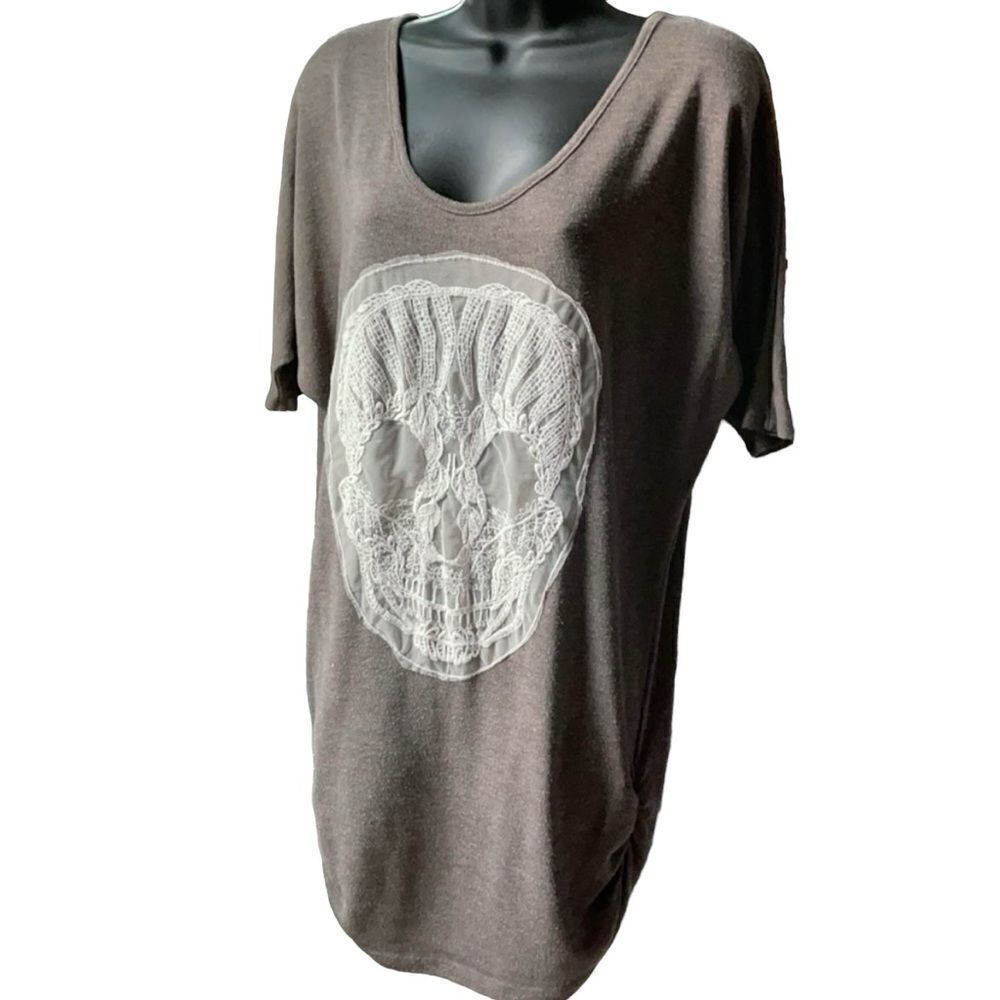 Delirious 1/2 Sleeve Scoop Neck Mesh Skull Design Shirt Khaki and Cream Medium